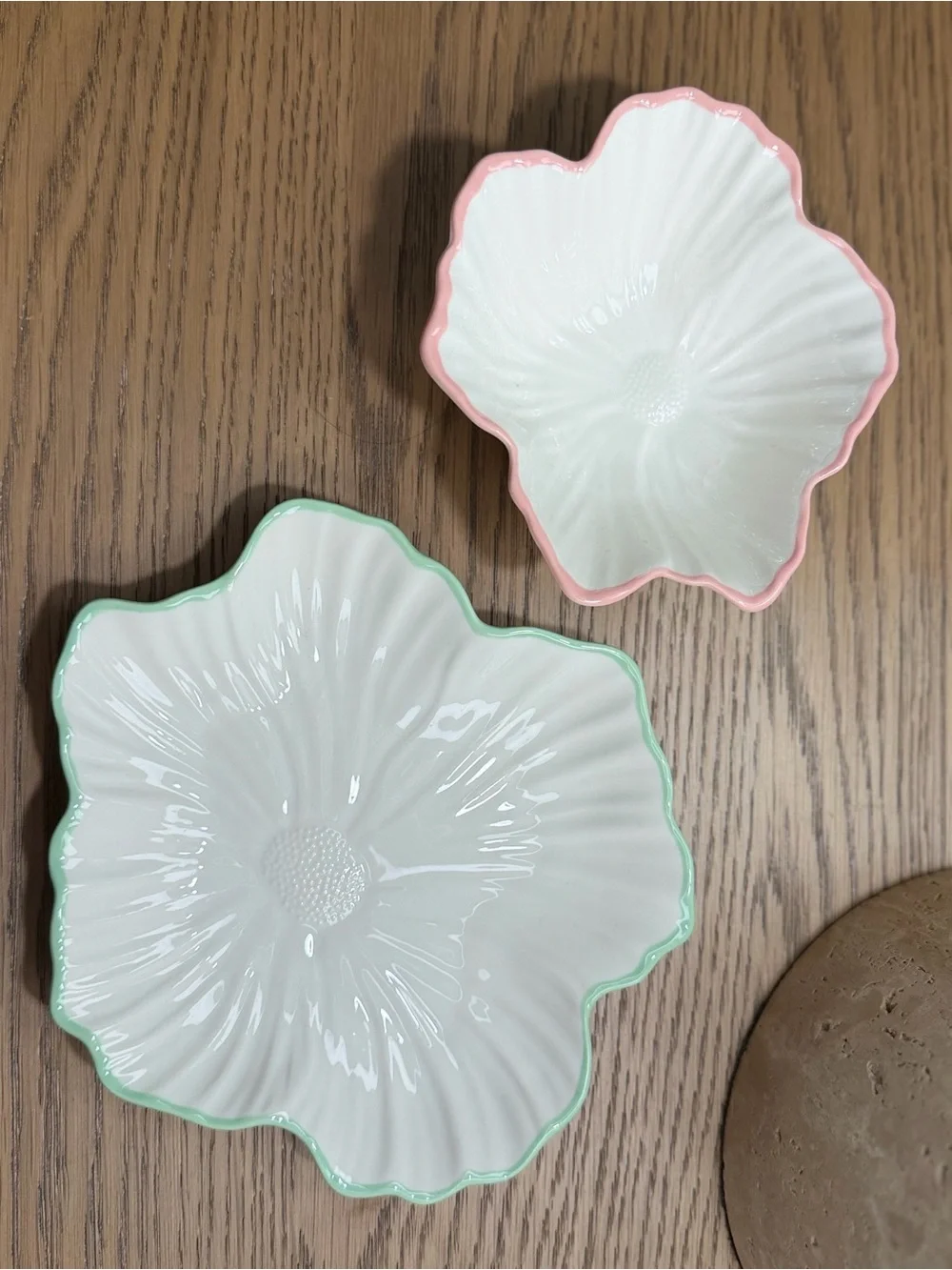 Lilly Pulitzer White Ceramic Scalloped Dish with Pink & Green Edging
